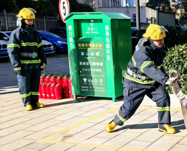 金桂苑小區(qū)消防演練，急救知識，電梯關人自救知識